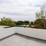Excellent Oura Apartmán